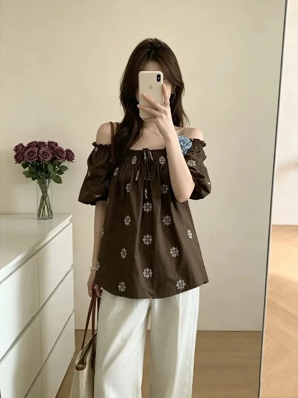 Summer Floral Print One-Shoulder Puffy Sleeve Loose Doll Top plus Size Retro Korean Style Shirt Trendy Commute Style Short Sl...
Summer Floral Print One-Shoulder Puffy Sleeve Loose Doll Top plus Size Retro Korean Style Shirt Trendy Commute Style Short Sl...