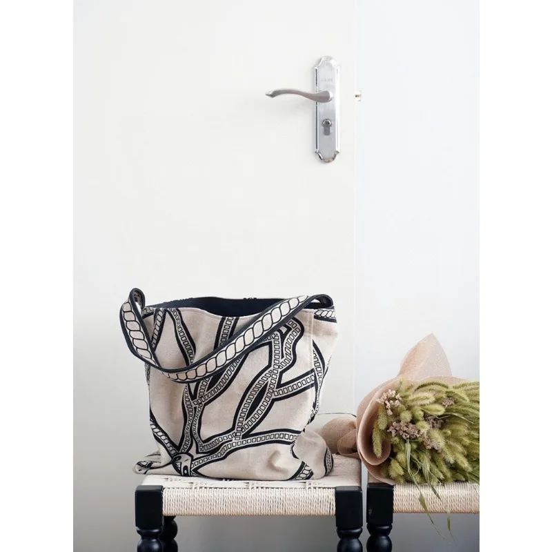 Pony Bag Practical Stylish Pony Totem Natural Woven Linen Printed Large Capacity Casual Versatile Canvas Bag
Pony Bag Practical Stylish Pony Totem Natural Woven Linen Printed Large Capacity Casual Versatile Canvas Bag