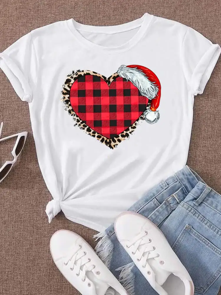 Модная Милая футболка в клетку с надписью Love Heart, Женский праздничный топ с рождественским принтом, женская модная футболка с графическим рисунком, женская одежда, футболка
Модная Милая футболка в клетку с надписью Love Heart, Женский праздничный топ с рождественским принтом, женская модная футболка с графическим рисунком, женская одежда, футболка