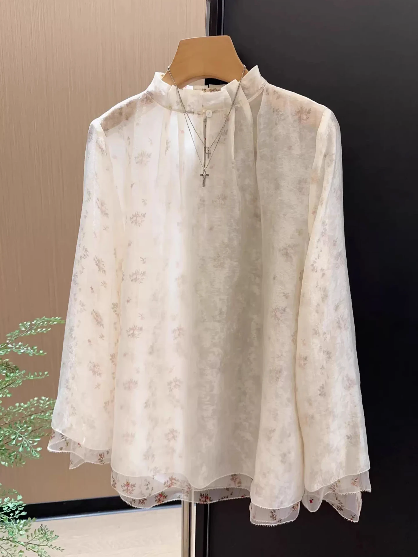 Silk Floral Print Shirt Women's Stand Collar Date Atmosphere White Elegant Small Top Chinese Style Long Sleeve Loose Fit Blouse
Silk Floral Print Shirt Women's Stand Collar Date Atmosphere White Elegant Small Top Chinese Style Long Sleeve Loose Fit Blouse