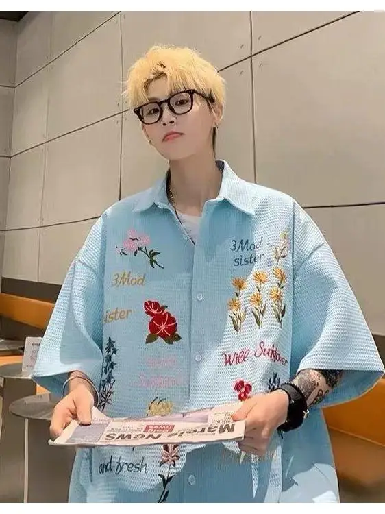 Retro Japanese Embroidered ort Sve Men's irt Summer Casual Loose Versatile Couple f Sve Flower irt
Retro Japanese Embroidered ort Sve Men's irt Summer Casual Loose Versatile Couple f Sve Flower irt