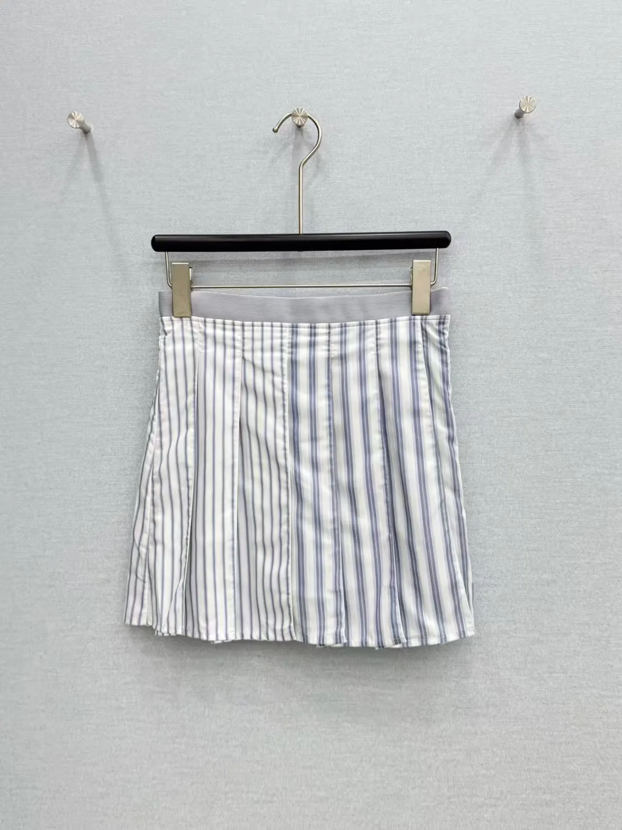 High quality new product striped pleated skirt shorts versatile casual short skirt shorts
High quality new product striped pleated skirt shorts versatile casual short skirt shorts