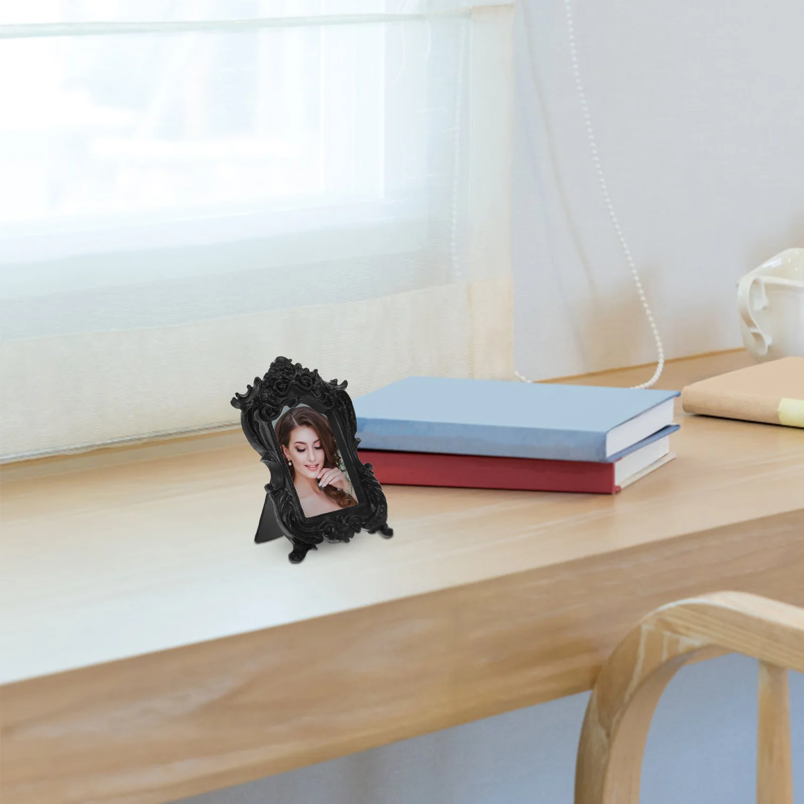 Mini Vintage Frames Set European Style Resin Picture Holder For Tabletop Bedroom Display Home Decor Decoration Ornament
Mini Vintage Frames Set European Style Resin Picture Holder For Tabletop Bedroom Display Home Decor Decoration Ornament