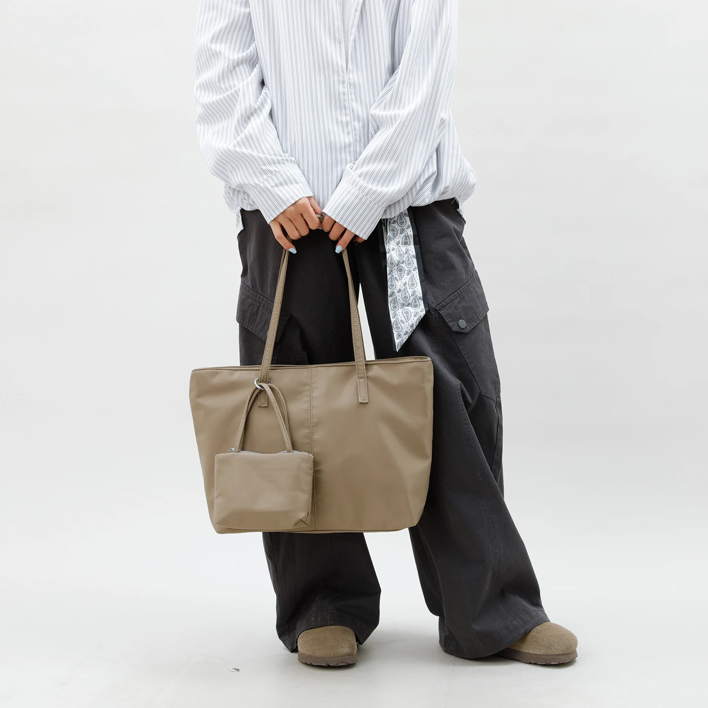 Solid Large Capacity Nylon Tote Bag Lightweight Laptop Shoulder Bag Women's Casual Handbag for Work Office 2-in-1 Shopper Totes
Solid Large Capacity Nylon Tote Bag Lightweight Laptop Shoulder Bag Women's Casual Handbag for Work Office 2-in-1 Shopper Totes