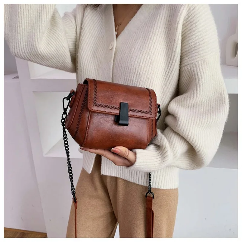 2026 Spring Summer New Bag One Shoulder Messenger Bag Fashion Korean Version Simple Small Square Pack Retro Chain Small Handbag
2026 Spring Summer New Bag One Shoulder Messenger Bag Fashion Korean Version Simple Small Square Pack Retro Chain Small Handbag