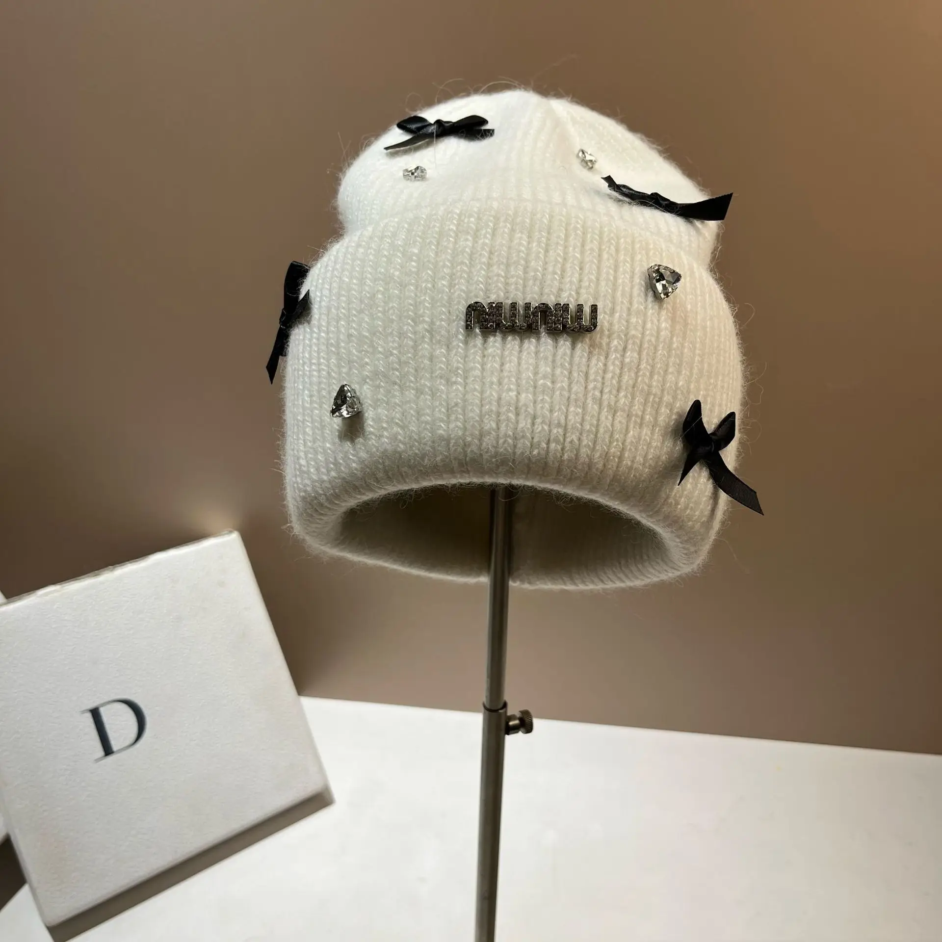 Winter Rabbit Hair Knitted Hat Bow Rhinodrill Warm Woolen Cap Russian Earwarmers Women Men Outdoor Exercise M511
Winter Rabbit Hair Knitted Hat Bow Rhinodrill Warm Woolen Cap Russian Earwarmers Women Men Outdoor Exercise M511