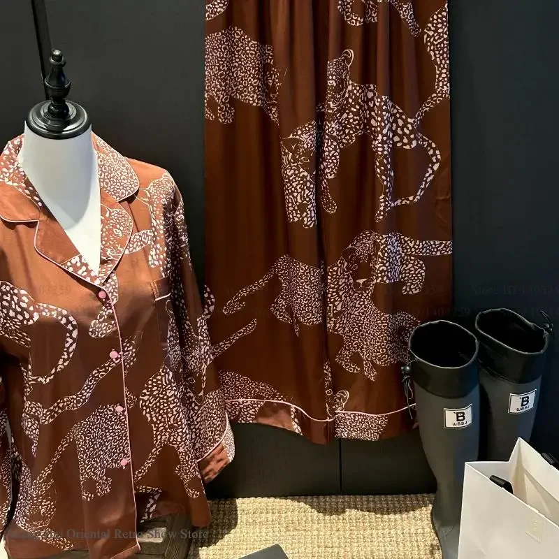 Spring Autumn New Sleepwear Women's Long Sleeve Trouser Pajamas Set Print Leopard Home Clothes Pijamas Suit Casual Loungewear
Spring Autumn New Sleepwear Women's Long Sleeve Trouser Pajamas Set Print Leopard Home Clothes Pijamas Suit Casual Loungewear