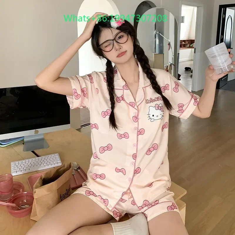 Summer new cardigan ice and snow silk cartoon Hello Kitty short sleeve shorts trousers headband four piece set with chest pad
Summer new cardigan ice and snow silk cartoon Hello Kitty short sleeve shorts trousers headband four piece set with chest pad