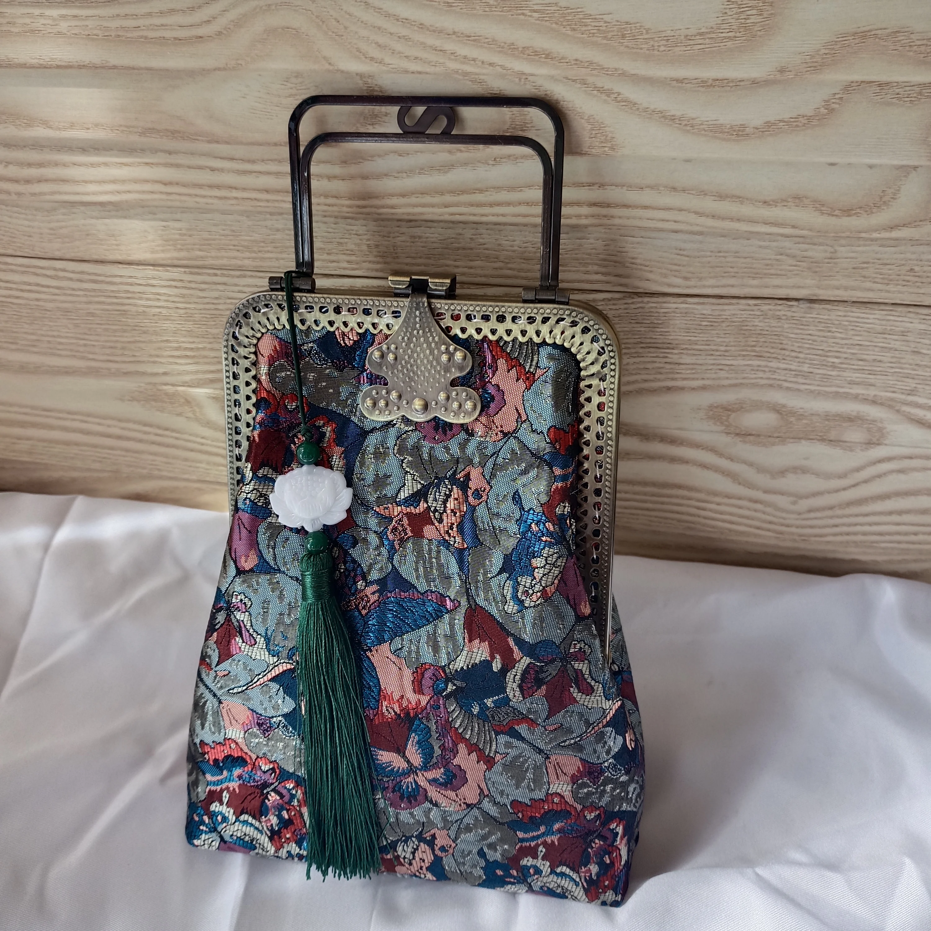 Top Handle Fringe Phone Bag Fashion Vintage Flowers Lock Bags Women's Handbags Chain Women Shoulder Crossbody Bags
Top Handle Fringe Phone Bag Fashion Vintage Flowers Lock Bags Women's Handbags Chain Women Shoulder Crossbody Bags