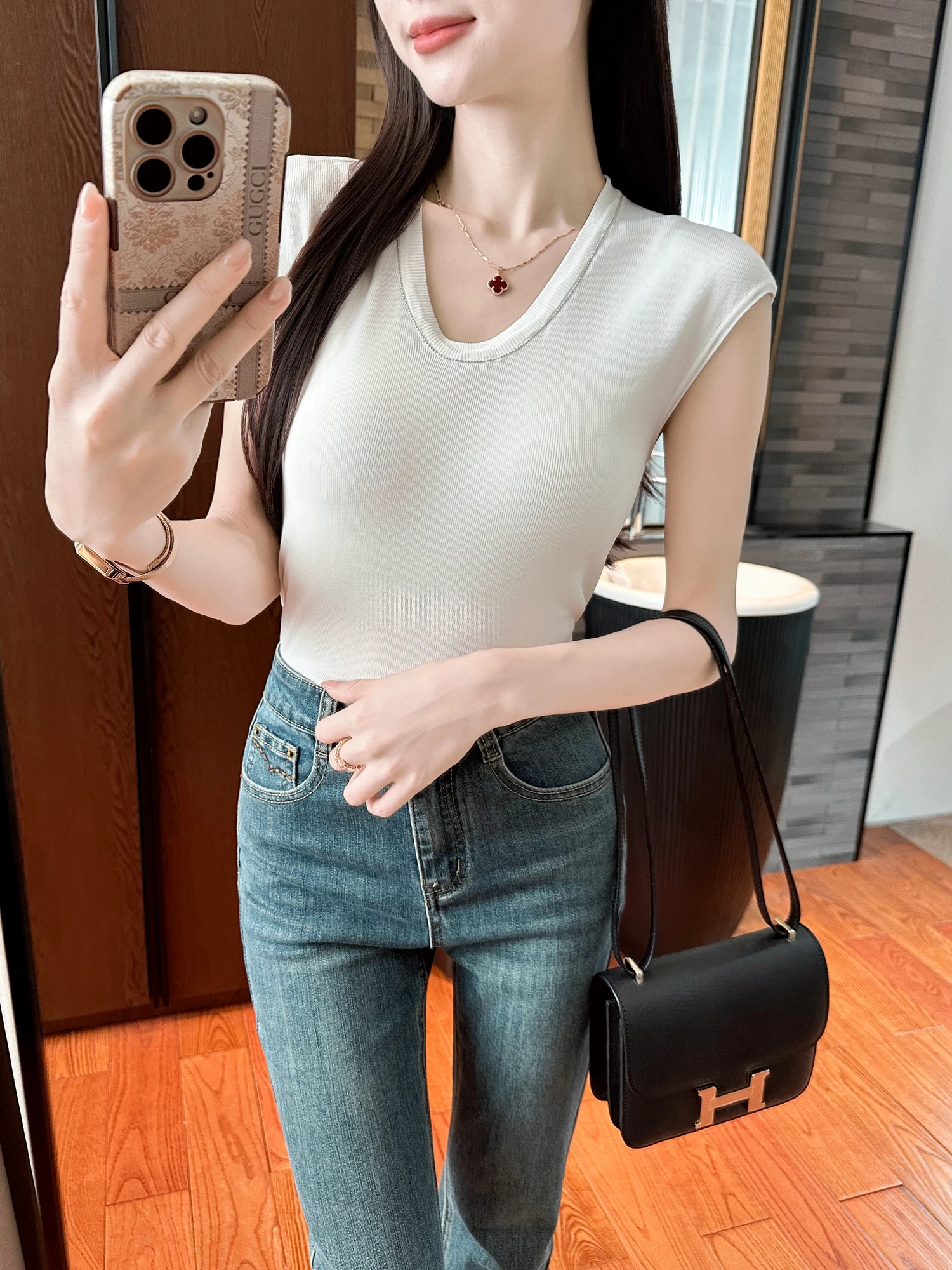High Elasticity Knitted Top Skin-friendly Breathable U-neck Slim Fit Three-season Wearable YOU SEE Women's Fashion Sweater
High Elasticity Knitted Top Skin-friendly Breathable U-neck Slim Fit Three-season Wearable YOU SEE Women's Fashion Sweater