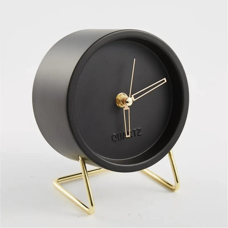 Simple Art Clock Metal Silent Pointer Desk Clock Ornaments Living Room Bedside Table Desktop Clocks Watch Home Decoration
Simple Art Clock Metal Silent Pointer Desk Clock Ornaments Living Room Bedside Table Desktop Clocks Watch Home Decoration