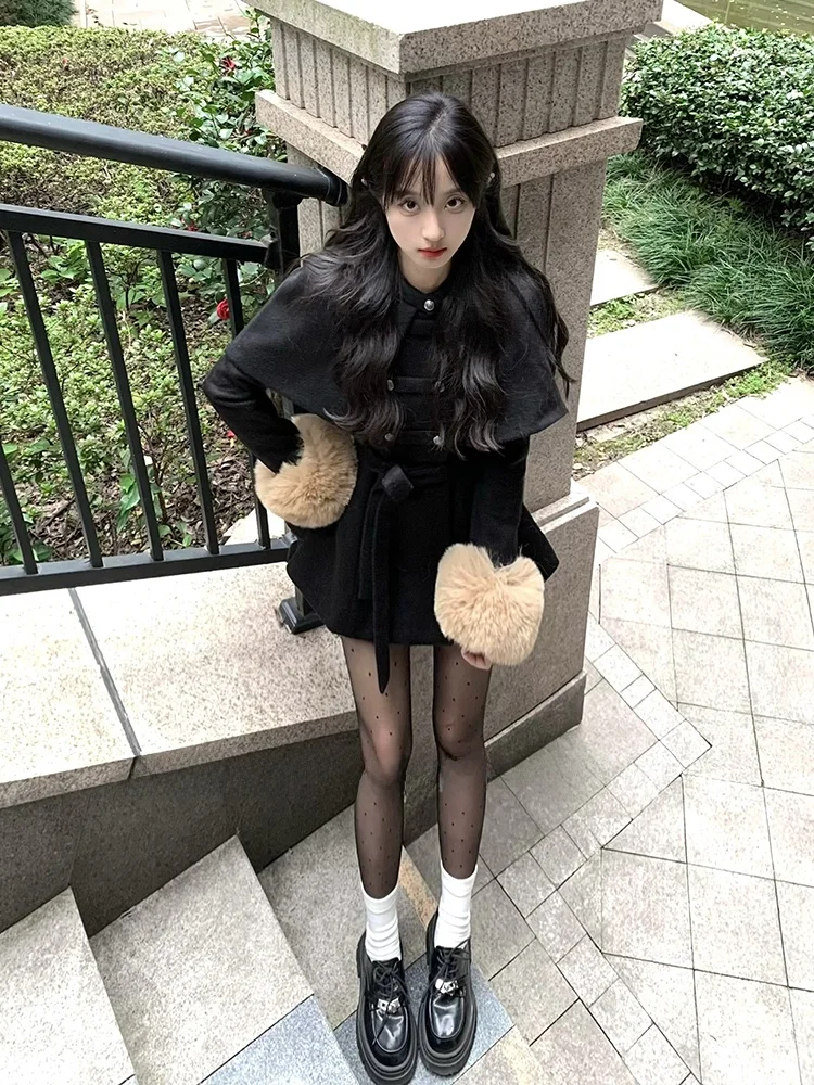 Съемная шерстяная накидка с запахом на плечах, женское зимнее пальто, двубортное длинное пальто с застежкой на талии, облегающее платье средней длины
Съемная шерстяная накидка с запахом на плечах, женское зимнее пальто, двубортное длинное пальто с застежкой на талии, облегающее платье средней длины