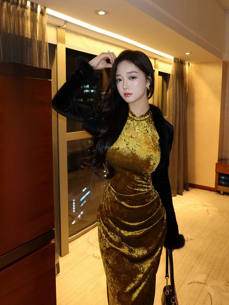 Sunine Gold Velvet Dr Set with Stand Collar Slim Fit Long Sve mid Length Winter Faion Women's Outfit
Sunine Gold Velvet Dr Set with Stand Collar Slim Fit Long Sve mid Length Winter Faion Women's Outfit