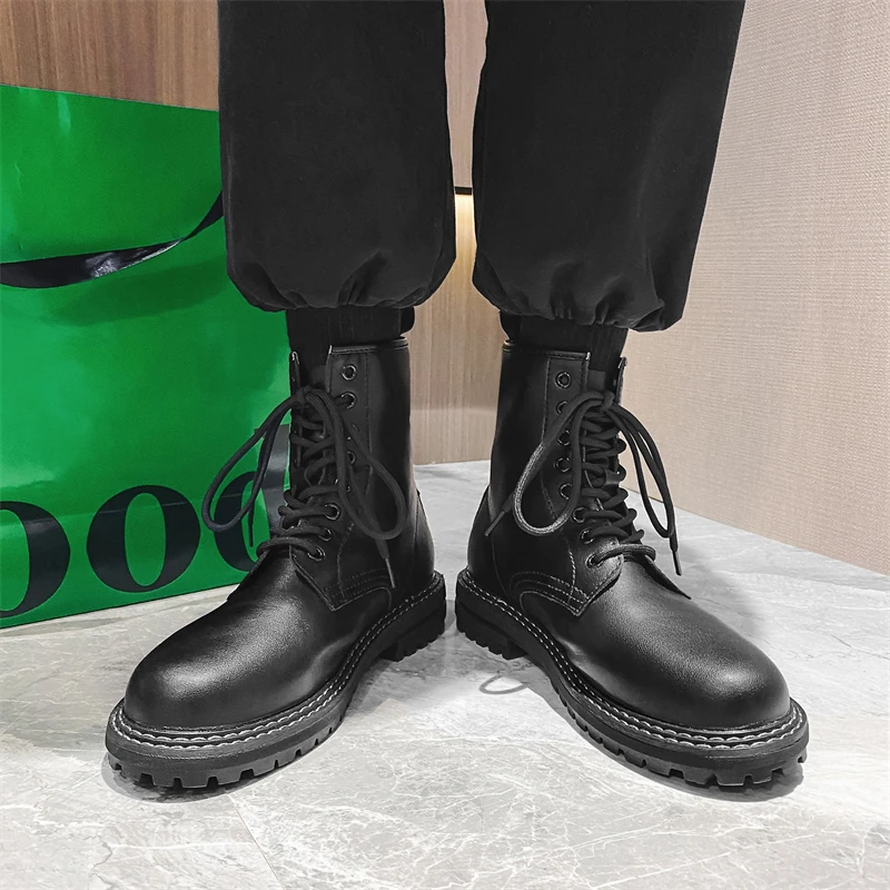 Classic Men's Black Combat Boots Outdoor Motorcycle Boots Women's Lace Up Vintage Round Toe Boots Casual with Cotton Ankle Boots
Classic Men's Black Combat Boots Outdoor Motorcycle Boots Women's Lace Up Vintage Round Toe Boots Casual with Cotton Ankle Boots