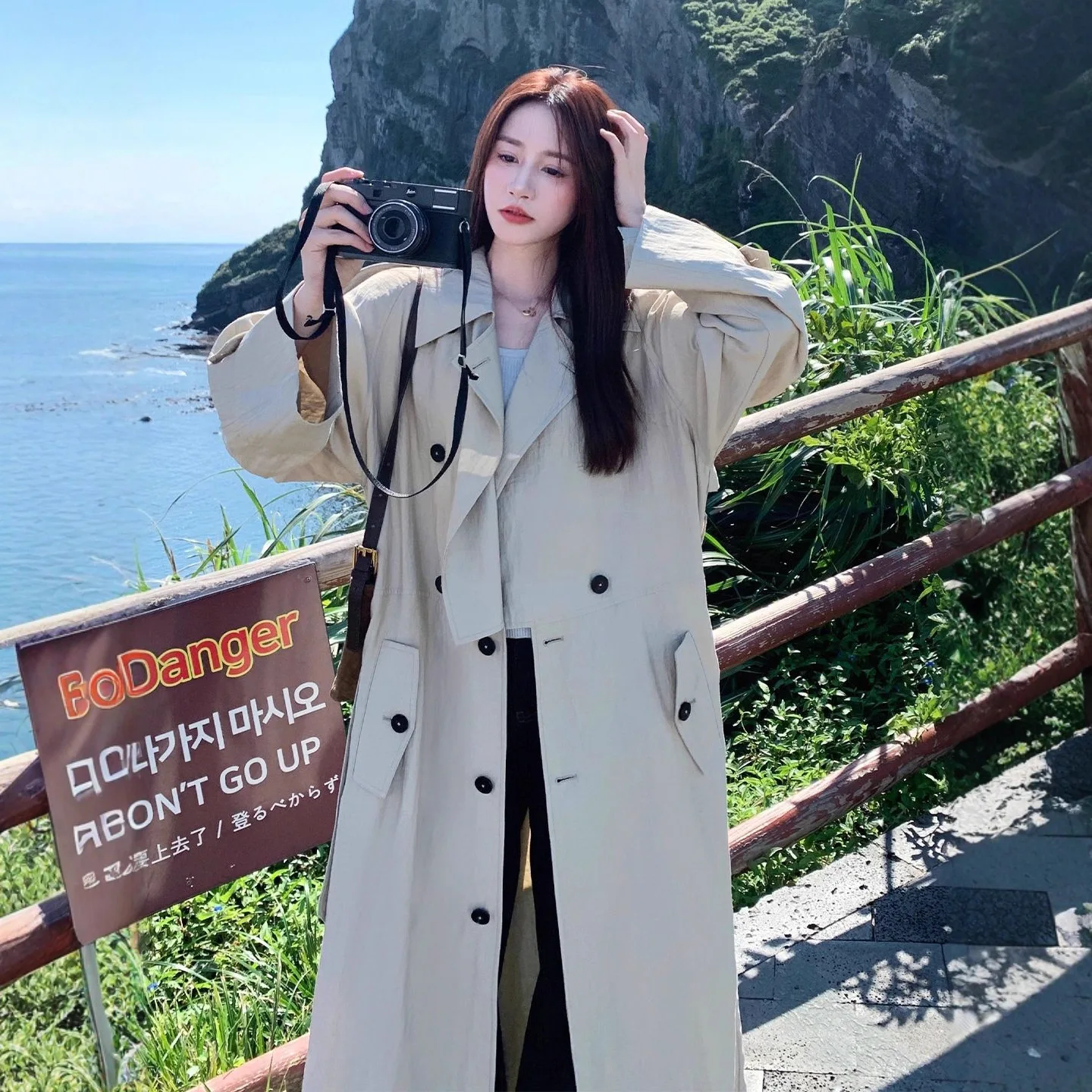 SuperAen Korean Style Double-breasted Solid Trench Women's 2026 Spring and Autumn New Loose Lace-up Long Retro Coats
SuperAen Korean Style Double-breasted Solid Trench Women's 2026 Spring and Autumn New Loose Lace-up Long Retro Coats