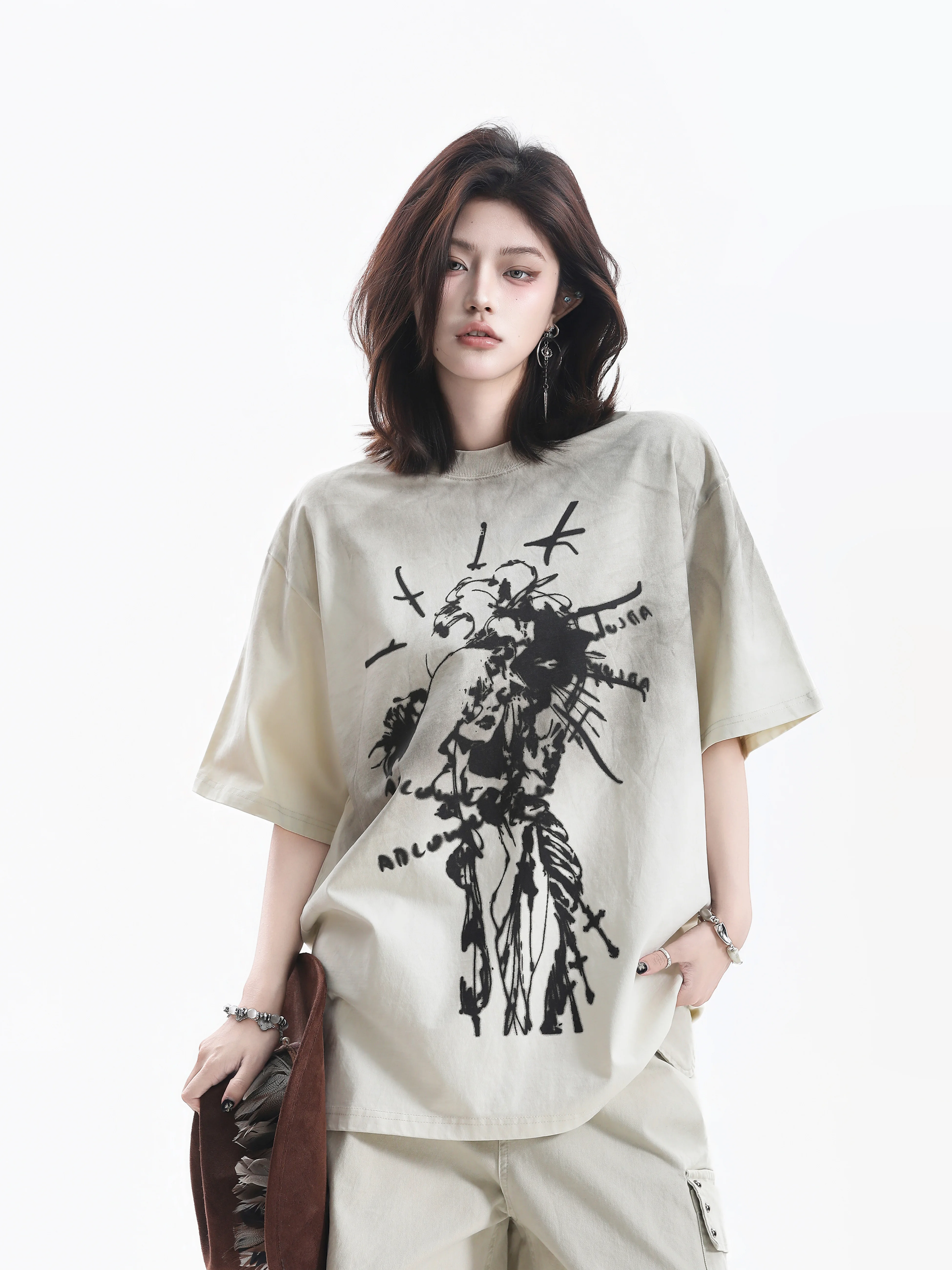 Small Ball Graffiti Portrait Print Short Sleeve T-Shirt Women's Slim High Street Style Versatile Couple's Casual Cotton Top
Small Ball Graffiti Portrait Print Short Sleeve T-Shirt Women's Slim High Street Style Versatile Couple's Casual Cotton Top