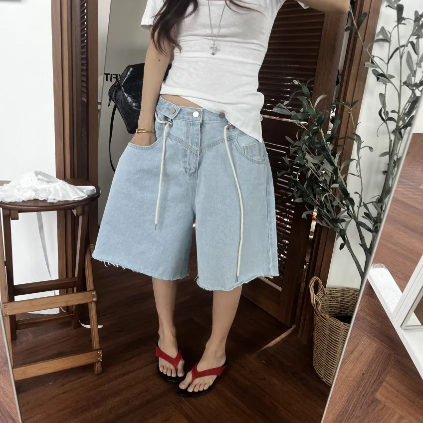 Summer 2026 Korean Style Chic Casual Loose Wide Leg Denim Shorts Fashionable Versatile Belted Rope Detail Ladies Jeans
Summer 2026 Korean Style Chic Casual Loose Wide Leg Denim Shorts Fashionable Versatile Belted Rope Detail Ladies Jeans