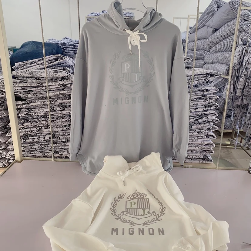 Весенняя толстовка для родителей и детей из 100% полиэстера, женская, премиум-класса, удобная, из мягкой ткани, повседневная, в уличном стиле
Весенняя толстовка для родителей и детей из 100% полиэстера, женская, премиум-класса, удобная, из мягкой ткани, повседневная, в уличном стиле