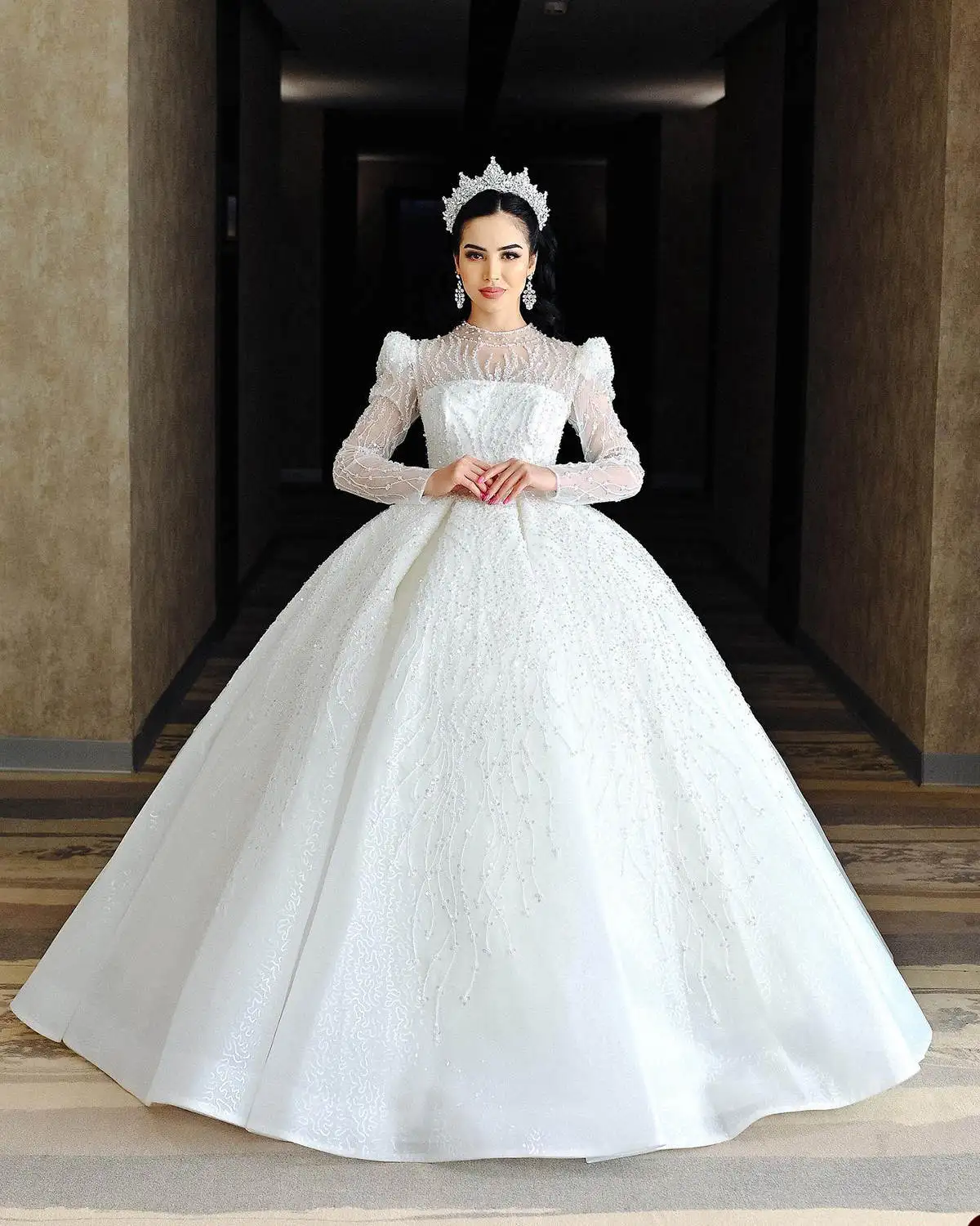 Sparkling Ball Gown Wedding Dresses Shiny Rhinestones Beading High Neck Bridal Gown Sweep Train Vestidos De Novia Customized
Sparkling Ball Gown Wedding Dresses Shiny Rhinestones Beading High Neck Bridal Gown Sweep Train Vestidos De Novia Customized