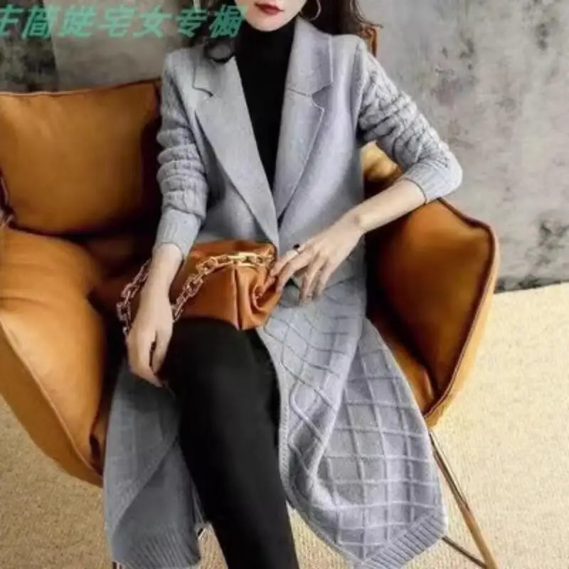 2025 New Women Autumn Winter Western Style Sweater Cardigan Suit Collar Long Style Over The Knee Fashion Thick Warm Knit Jacket
2025 New Women Autumn Winter Western Style Sweater Cardigan Suit Collar Long Style Over The Knee Fashion Thick Warm Knit Jacket