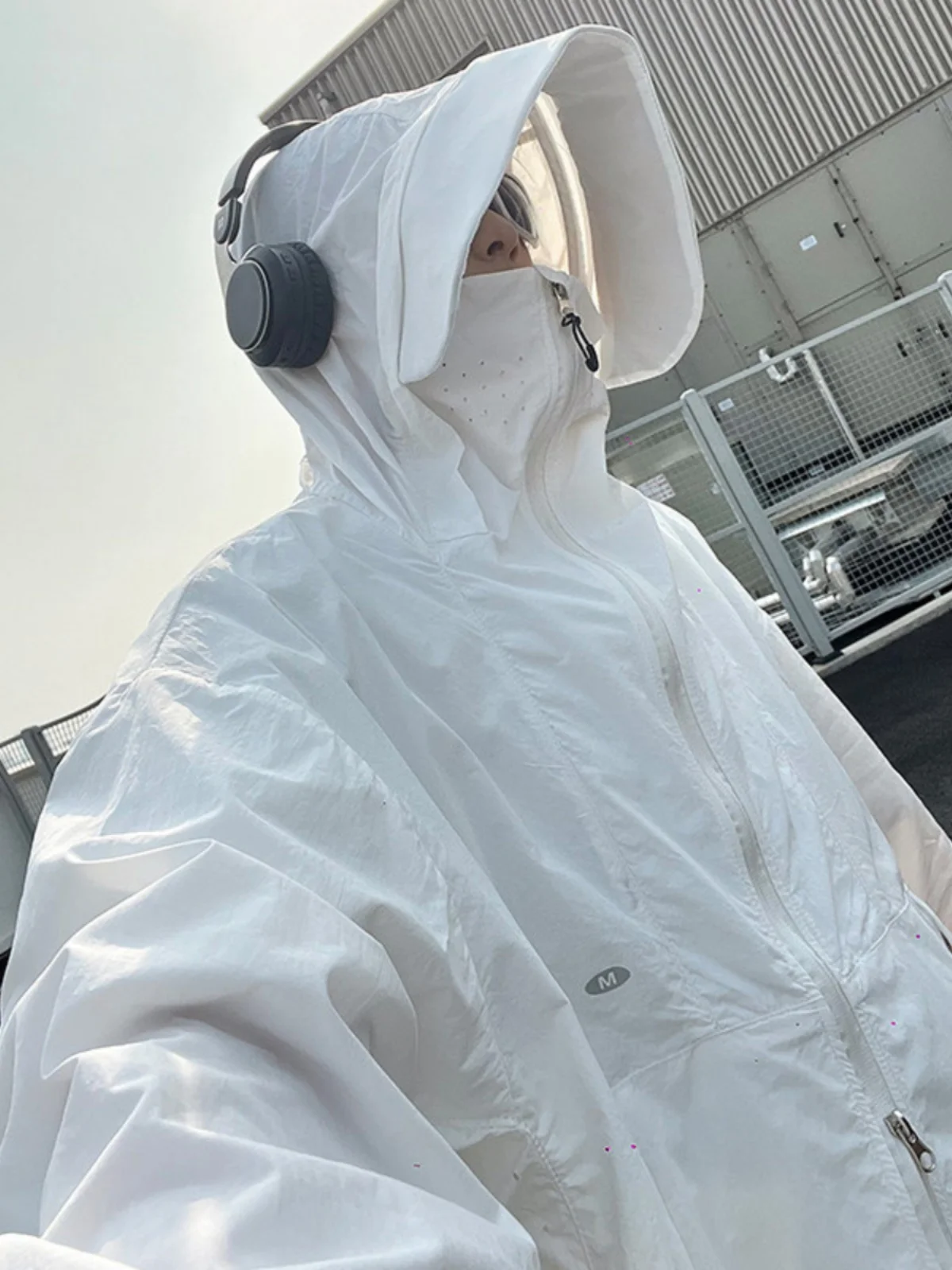 Мужская летняя тонкая ветровка из ледяного шелка с защитой от УФ-излучения, модная, свободного кроя, молодежный тренд
Мужская летняя тонкая ветровка из ледяного шелка с защитой от УФ-излучения, модная, свободного кроя, молодежный тренд