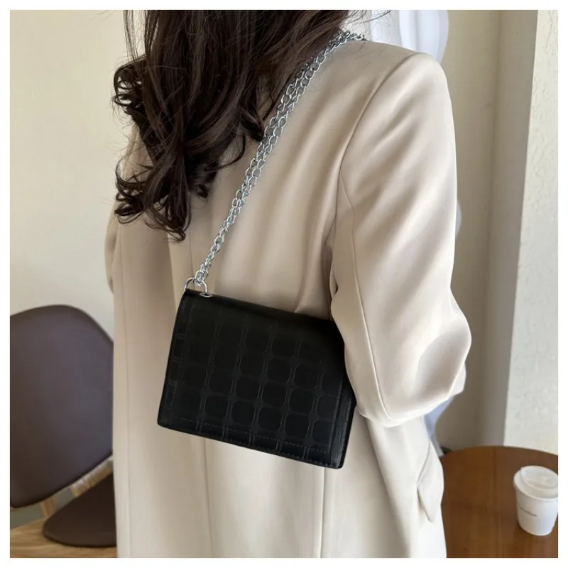 Chain Small Square Crossbody Bag New Vintage Simple Fashion Shoulder Bag Versatile Checkered Tofu Block Shoulder Crossbody Bag
Chain Small Square Crossbody Bag New Vintage Simple Fashion Shoulder Bag Versatile Checkered Tofu Block Shoulder Crossbody Bag