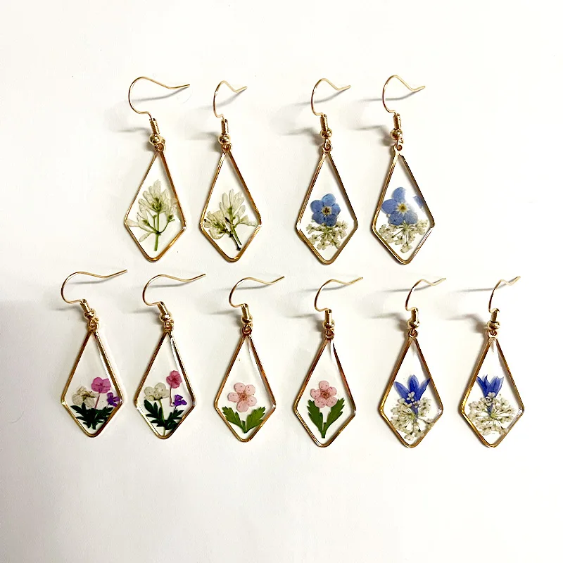Fashion Dried Flower Earrings For Women Epoxy Resin Pressed Flower Geometric Earring Wholesale Plant Earrings Custom Packaging
Fashion Dried Flower Earrings For Women Epoxy Resin Pressed Flower Geometric Earring Wholesale Plant Earrings Custom Packaging