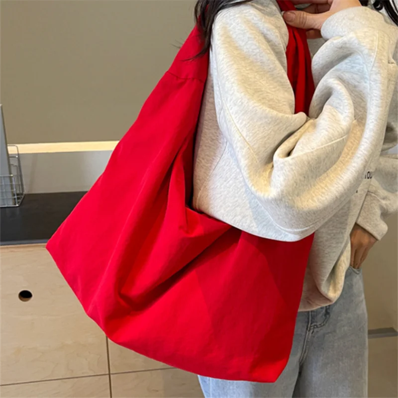New fashionable and high-end single shoulder crossbody bag for women in spring and summer, large capacity portable tote bag
New fashionable and high-end single shoulder crossbody bag for women in spring and summer, large capacity portable tote bag