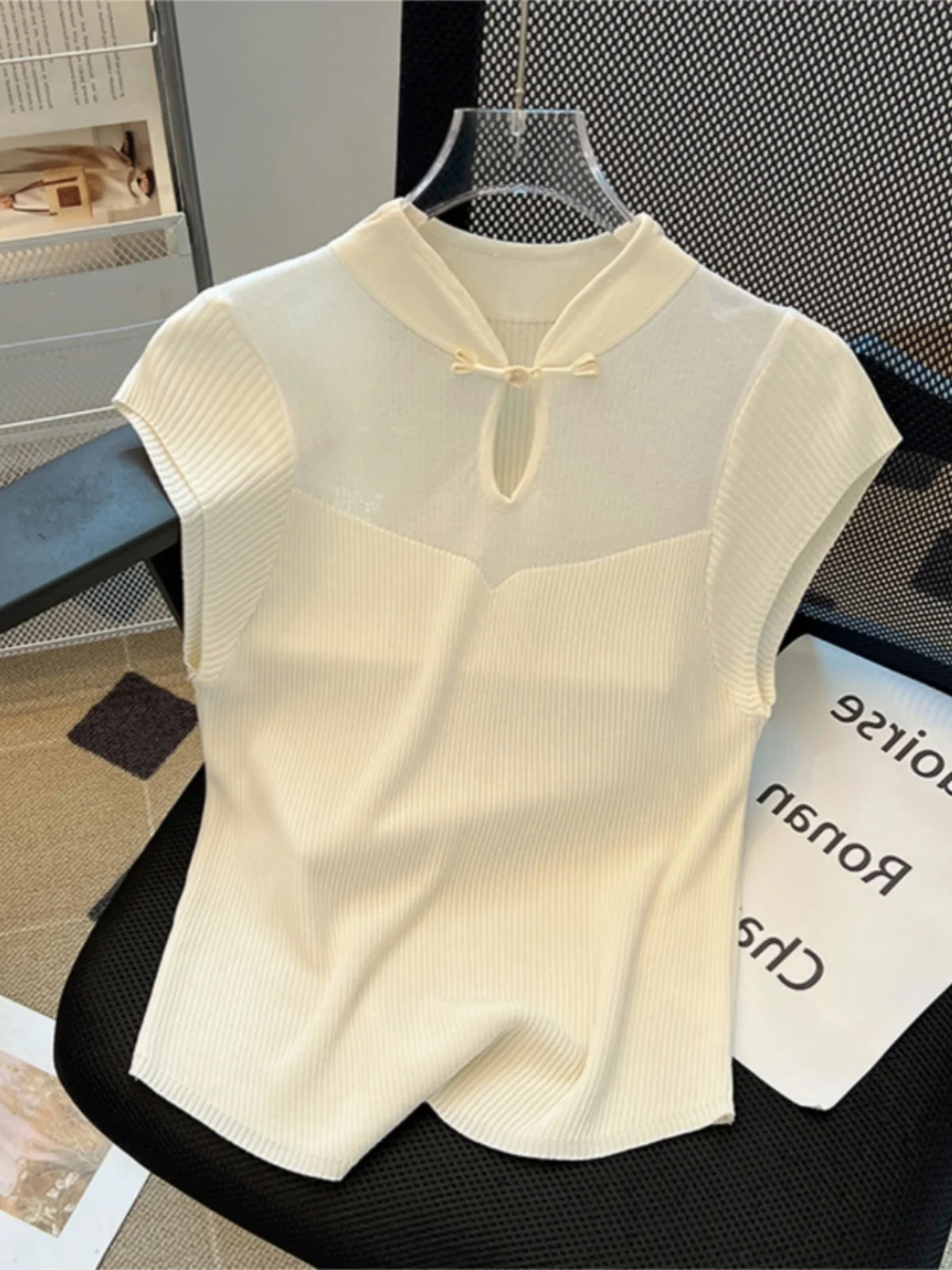 New Chinese Style Sleeveless T-Shirt Women's Fashionable Button up Pure Desire Vest Top Summer Commute Slim Fit Polyester Fiber
New Chinese Style Sleeveless T-Shirt Women's Fashionable Button up Pure Desire Vest Top Summer Commute Slim Fit Polyester Fiber