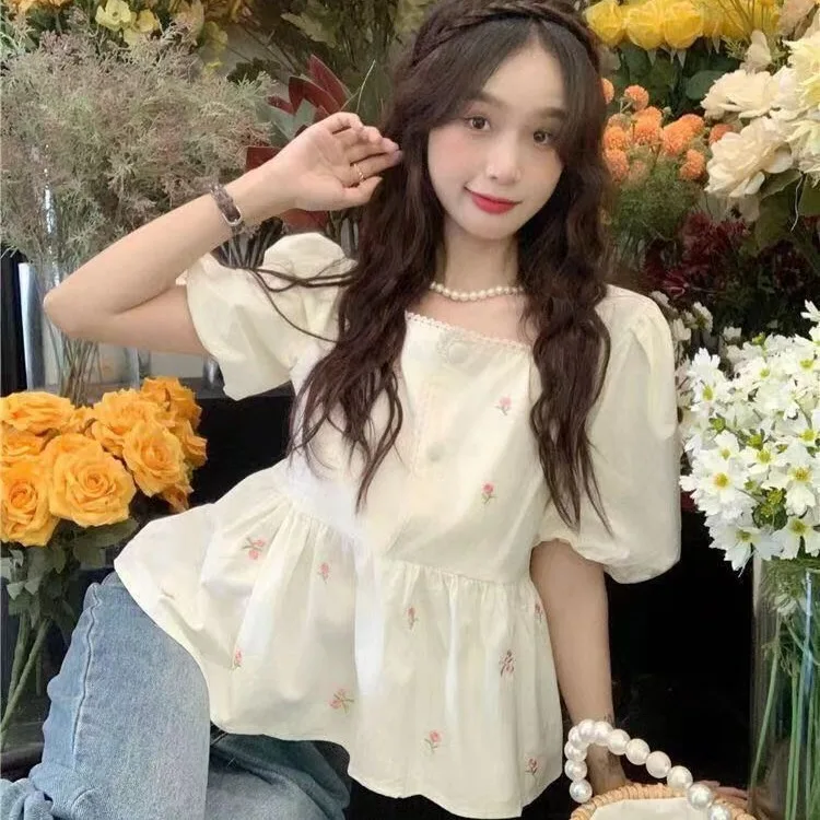 Cream Floral Embroidery Blouse Women Lace Trim Square Neck Puff Short Sleeve Peplum Hem Loose Casual Shirt
Cream Floral Embroidery Blouse Women Lace Trim Square Neck Puff Short Sleeve Peplum Hem Loose Casual Shirt