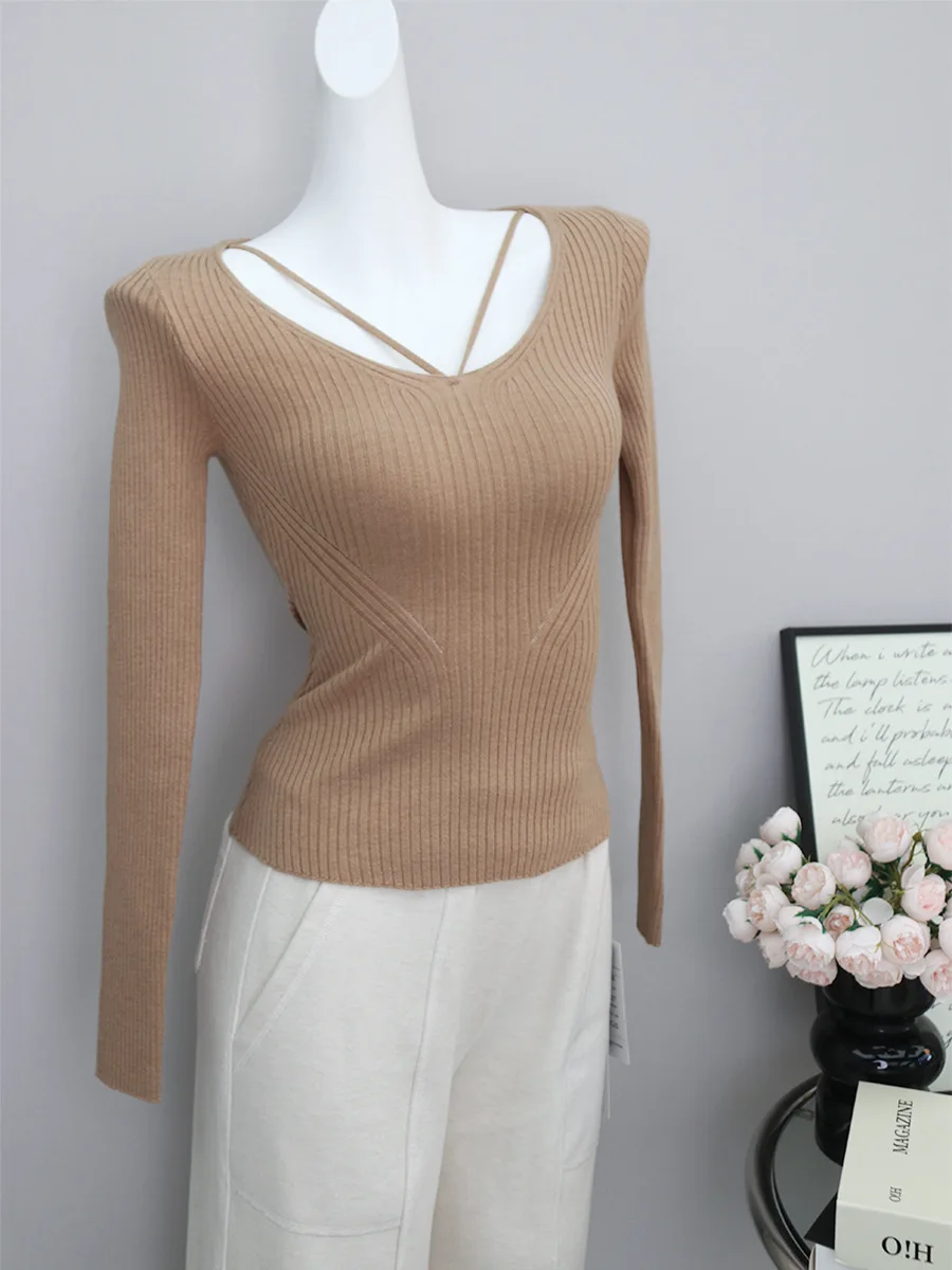 Chic Camel U-Ne Modal Long Sve Knitted Base irt Women Sexy Slim Fit Overhead Top Faionable Simple Sle Winter Wear
Chic Camel U-Ne Modal Long Sve Knitted Base irt Women Sexy Slim Fit Overhead Top Faionable Simple Sle Winter Wear