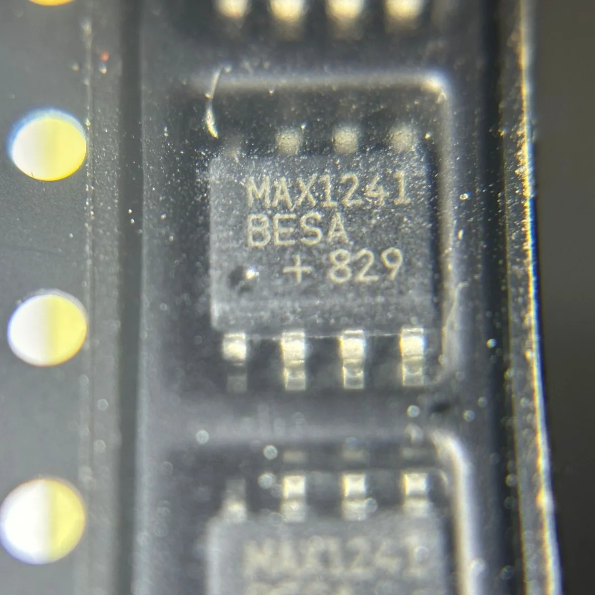 Original genuine MAX1241BESA analog-to-digital conversion chip ADC SOIC-8 MAX1241 IC chip integrated circuit
Original genuine MAX1241BESA analog-to-digital conversion chip ADC SOIC-8 MAX1241 IC chip integrated circuit