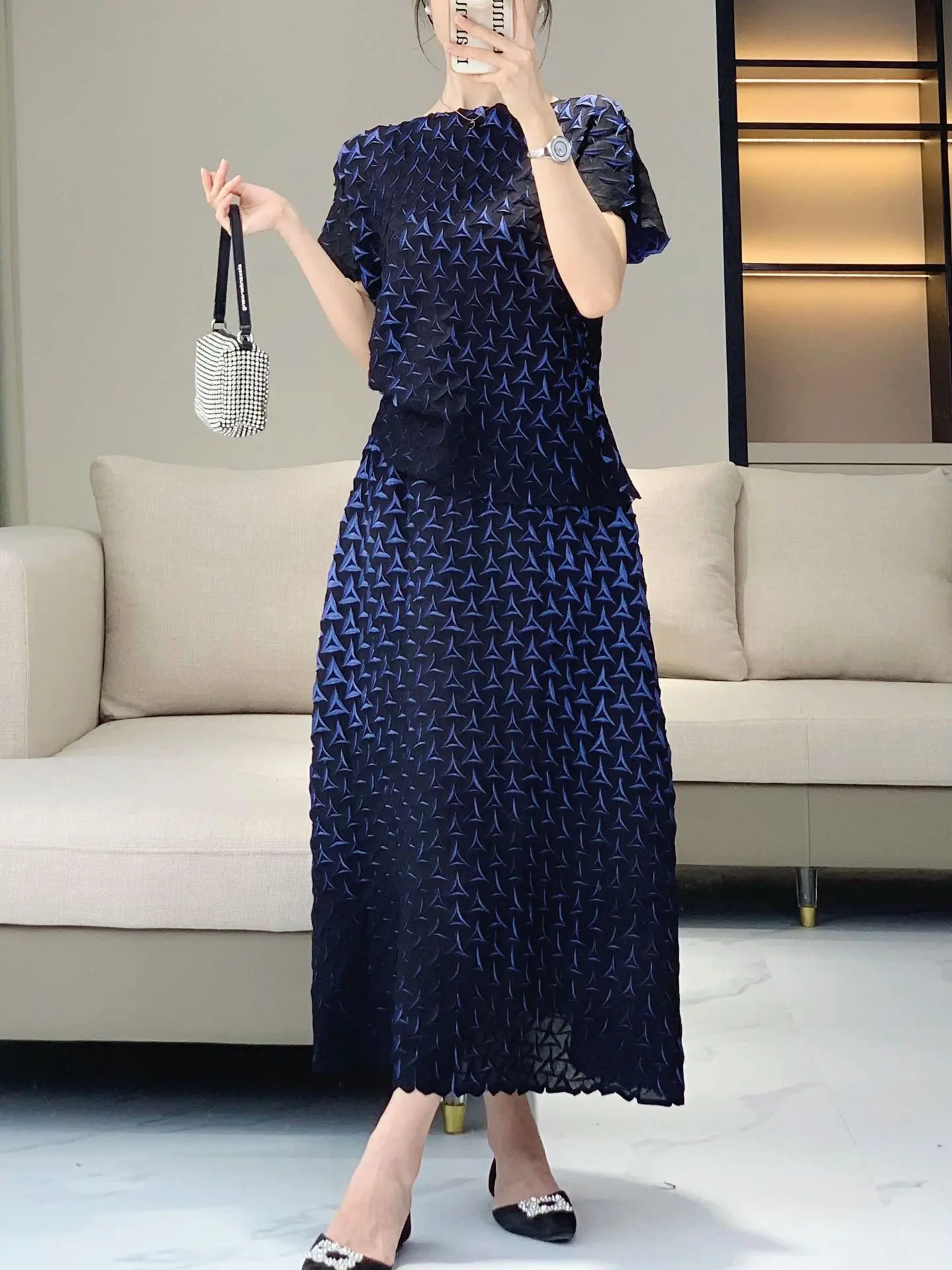 HOT SELLING New stylish elegant round neck short sleeve top gradient color skirt two-piece set IN STOCK
HOT SELLING New stylish elegant round neck short sleeve top gradient color skirt two-piece set IN STOCK