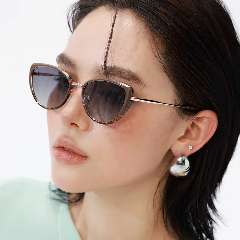 2025 New Triangle Women's Cat Eye Metal Polarized Sunglasses Fashion and Premium Sunscreen Glasses INS Trendy Sunscreen Glasses
2025 New Triangle Women's Cat Eye Metal Polarized Sunglasses Fashion and Premium Sunscreen Glasses INS Trendy Sunscreen Glasses