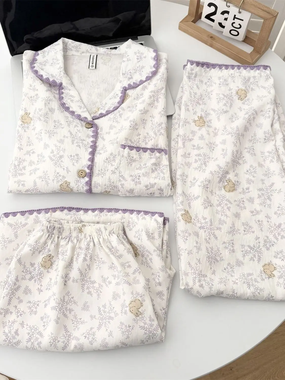 Floral Print Cloud Cotton Women's Sleepwear Short Sleeve Loose Fit Three Piece Set Comfortable Home Clothes Summer Collection
Floral Print Cloud Cotton Women's Sleepwear Short Sleeve Loose Fit Three Piece Set Comfortable Home Clothes Summer Collection