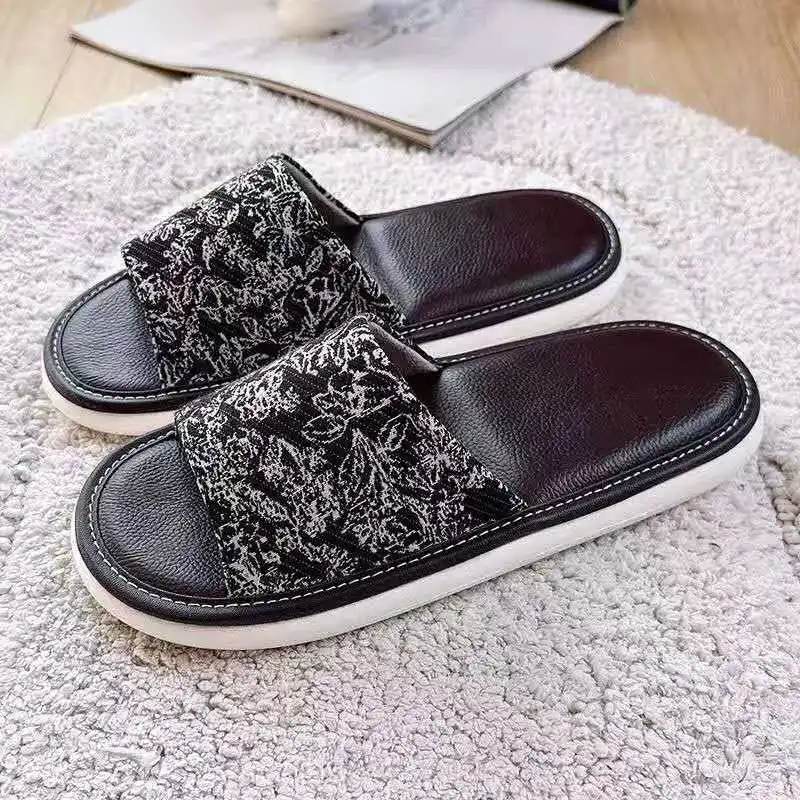 2026 Summer embroidered leather thick-soled slippers for men women floor-scratching breathable large size 36-46 cool shoes
2026 Summer embroidered leather thick-soled slippers for men women floor-scratching breathable large size 36-46 cool shoes