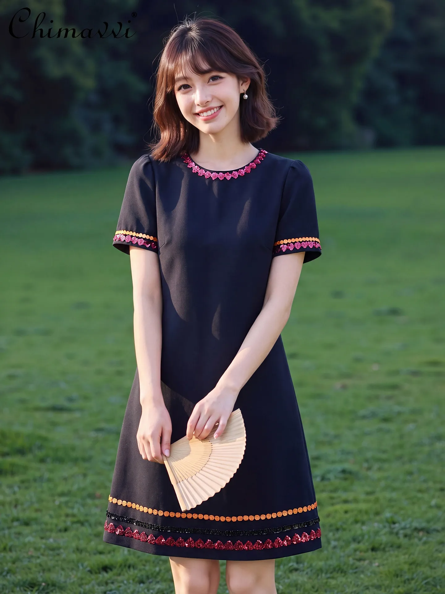 French Fashion Elegant Commuter Heavy Industry Sequined Round Neck Short Sleeve Straight Loose Short Dress for Women Summer 2026
French Fashion Elegant Commuter Heavy Industry Sequined Round Neck Short Sleeve Straight Loose Short Dress for Women Summer 2026