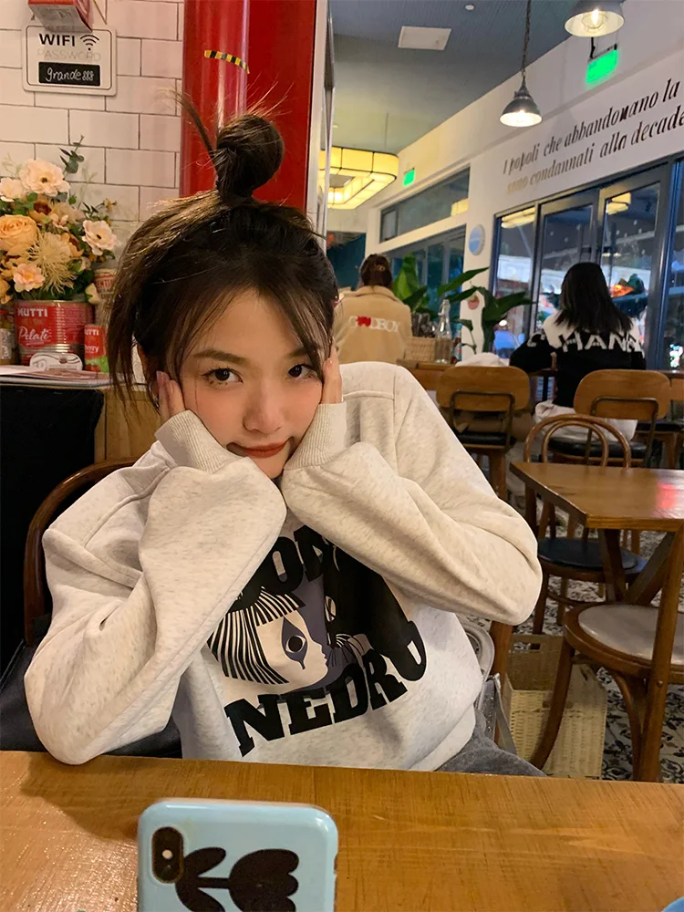 Gray Fleece Lined Thickened Women's Sweatshirt V-Neck Winter Outerwear Casual Comfortable Cotton Polyester Blend Long Sleeve
Gray Fleece Lined Thickened Women's Sweatshirt V-Neck Winter Outerwear Casual Comfortable Cotton Polyester Blend Long Sleeve