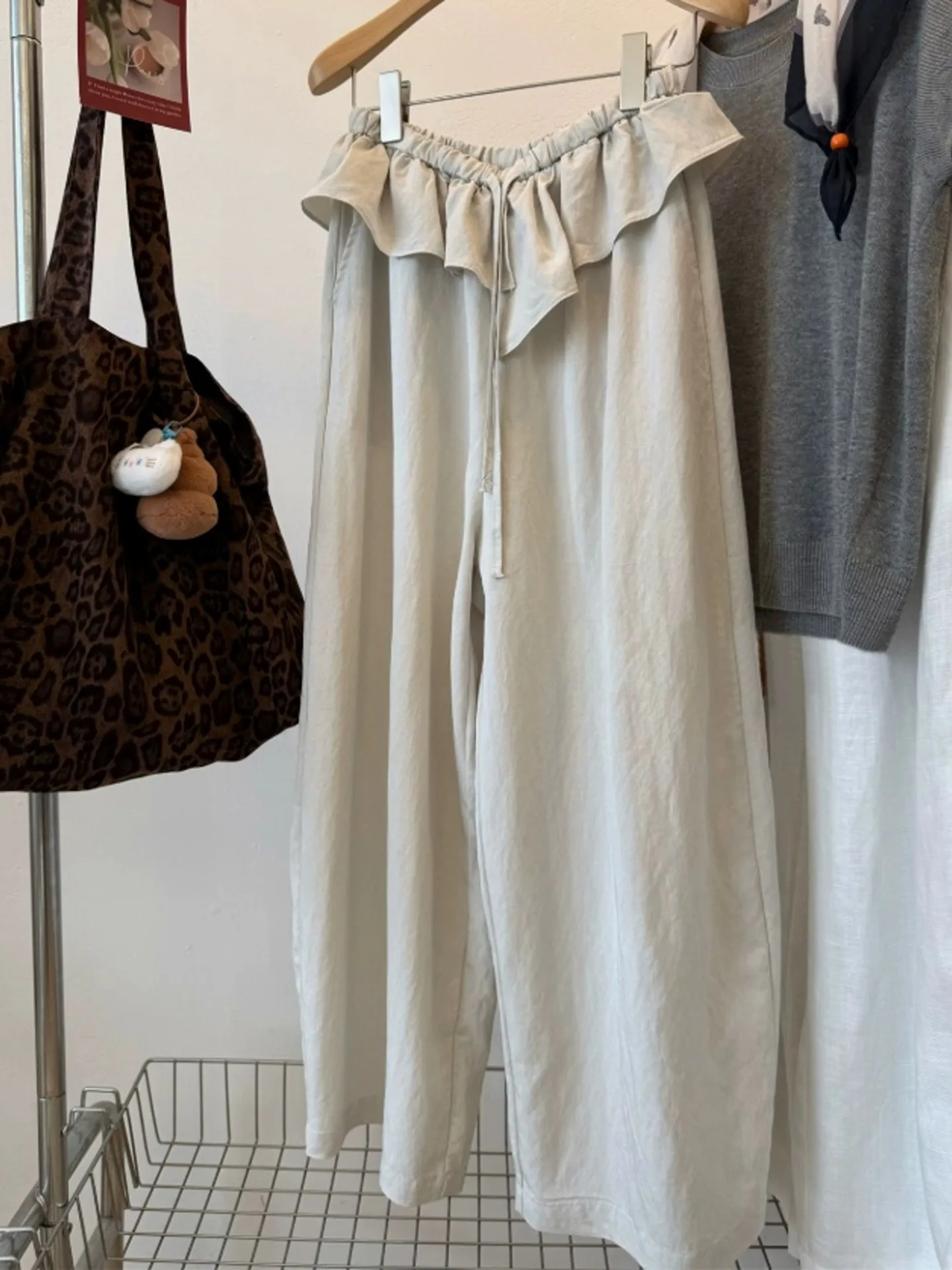Summer Thin Design Sensation Small Skirt Wide Leg Pants Women Loose Nine Points Straight Casual Workwear Trousers
Summer Thin Design Sensation Small Skirt Wide Leg Pants Women Loose Nine Points Straight Casual Workwear Trousers