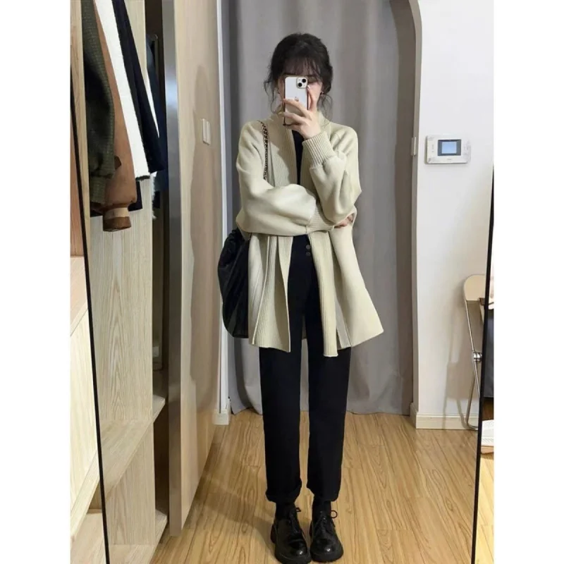 Vintage Japanese Style Solid Color Versatile Sweater Coat Women New Spring And Autumn Mid-Length Lazy Style Knitted Cardigan
Vintage Japanese Style Solid Color Versatile Sweater Coat Women New Spring And Autumn Mid-Length Lazy Style Knitted Cardigan
