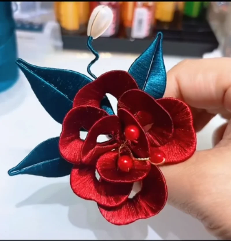 Обертка древнего культурного наследия в античном стиле с розами, классические аксессуары для волос и головные уборы в тон
Обертка древнего культурного наследия в античном стиле с розами, классические аксессуары для волос и головные уборы в тон