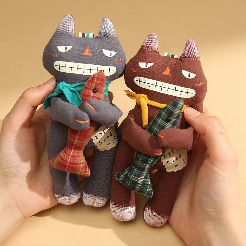 Cute Handmade Fabric Black Cat Keychain Creative Plaid Fish Hugging Kitten Pendant Vintage Stuffed Animal Key Ring Bag Charm Dec
Cute Handmade Fabric Black Cat Keychain Creative Plaid Fish Hugging Kitten Pendant Vintage Stuffed Animal Key Ring Bag Charm Dec