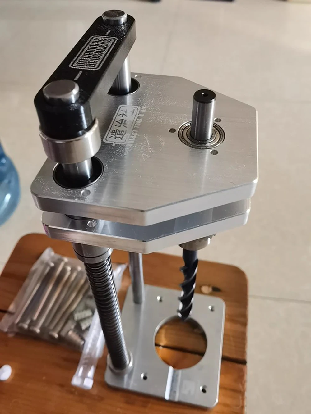 Удлинитель направляющей 300 мм, вертикальное направляющее приспособление для сверления из алюминиевого сплава для ручной дрели, подставка для прецизионного сверлильного станка
Удлинитель направляющей 300 мм, вертикальное направляющее приспособление для сверления из алюминиевого сплава для ручной дрели, подставка для прецизионного сверлильного станка