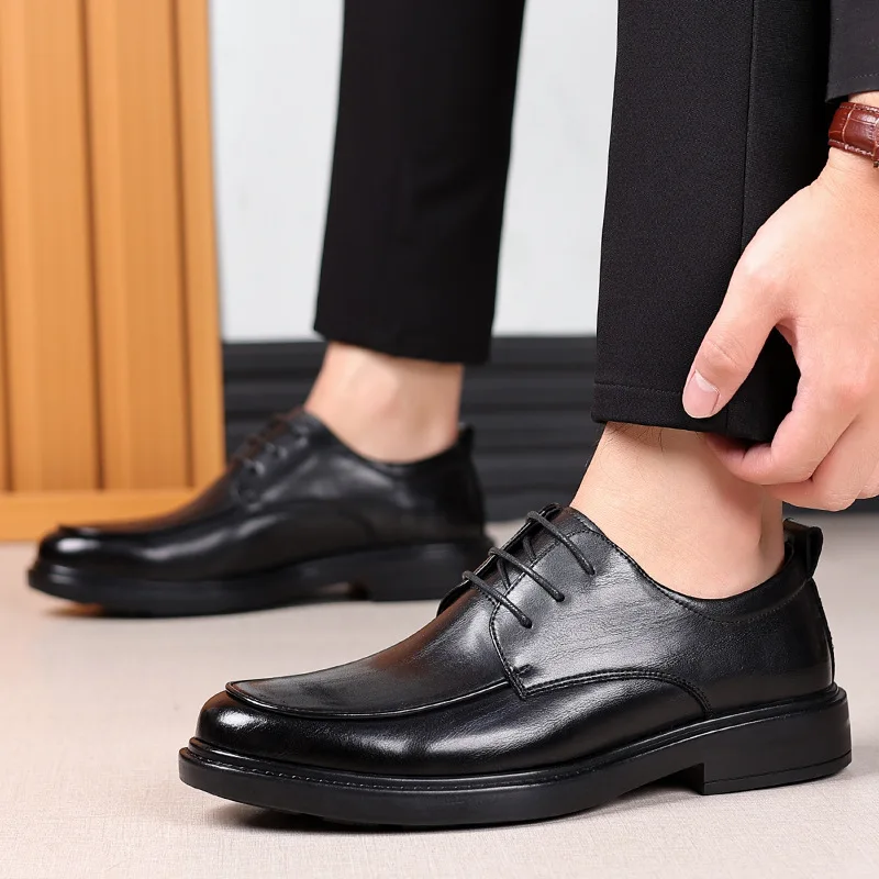 Men's leather shoes, British-style business commuting and office fashion dress shoes, wedding groom shoes
Men's leather shoes, British-style business commuting and office fashion dress shoes, wedding groom shoes
