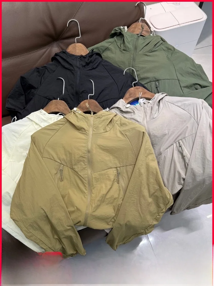 Outdoor Lightweight Breathable Quick Dry Hat Laser Drilling Sun Protection Jacket Spring Summer Men's Jacket Standard Fit
Outdoor Lightweight Breathable Quick Dry Hat Laser Drilling Sun Protection Jacket Spring Summer Men's Jacket Standard Fit