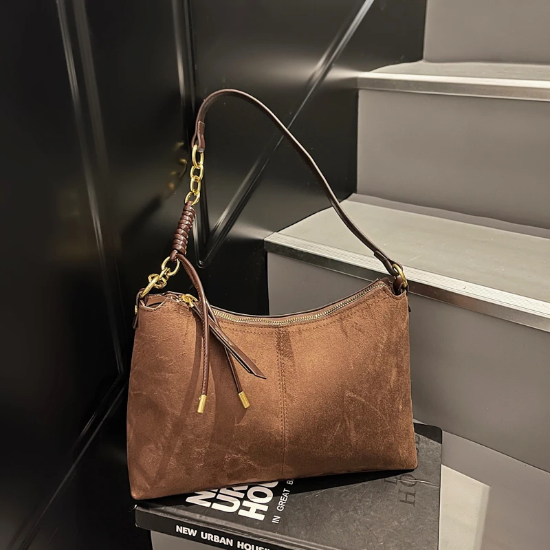 2025 Autumn & Winter New Solid Faux Suede Square Shoulder Bags Simple Fashion Versatile Large Capacity Crossbody Bags for Women
2025 Autumn & Winter New Solid Faux Suede Square Shoulder Bags Simple Fashion Versatile Large Capacity Crossbody Bags for Women