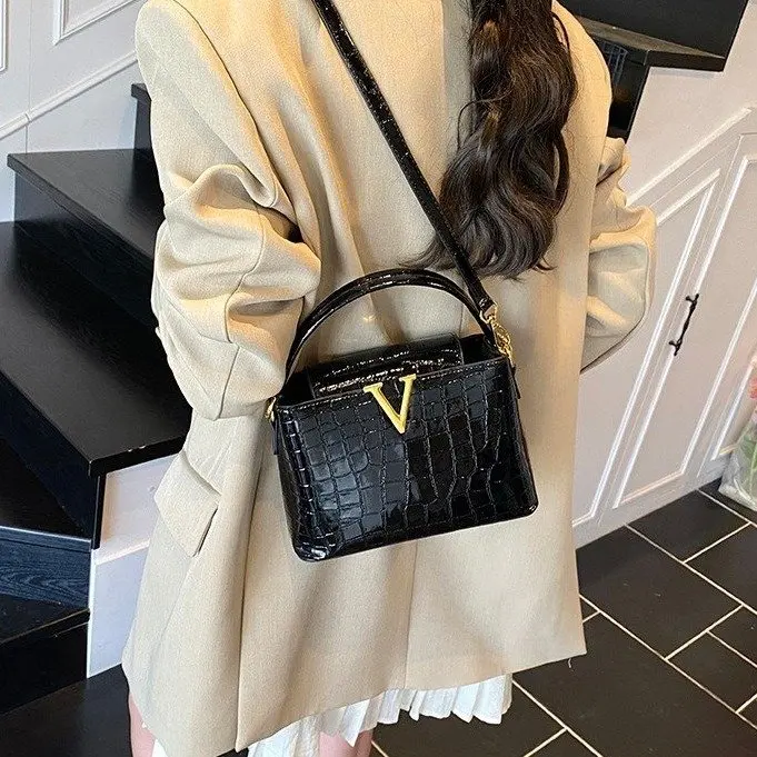 Versatile Exquisite Bag - French Niche Crossbody New Style Trendy High-End European American Sweet Retro Bag
Versatile Exquisite Bag - French Niche Crossbody New Style Trendy High-End European American Sweet Retro Bag