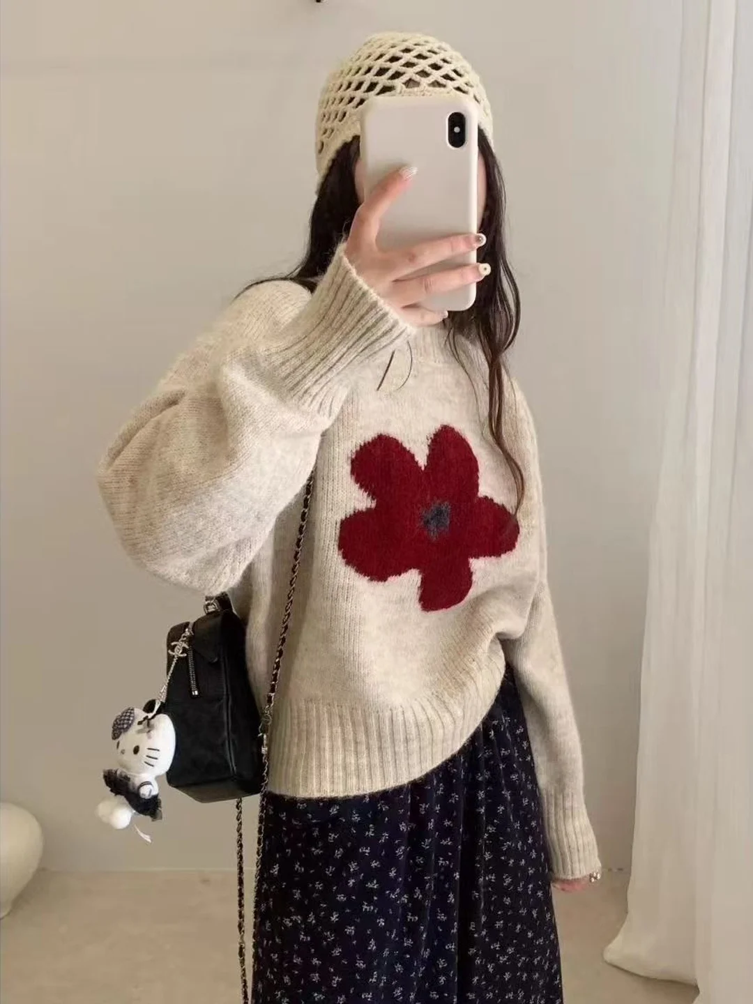 Корейский вязаный свитер с круглым вырезом, женский свободный модный топ с цветочной вышивкой, трендовый, для повседневной носки, зимний
Корейский вязаный свитер с круглым вырезом, женский свободный модный топ с цветочной вышивкой, трендовый, для повседневной носки, зимний