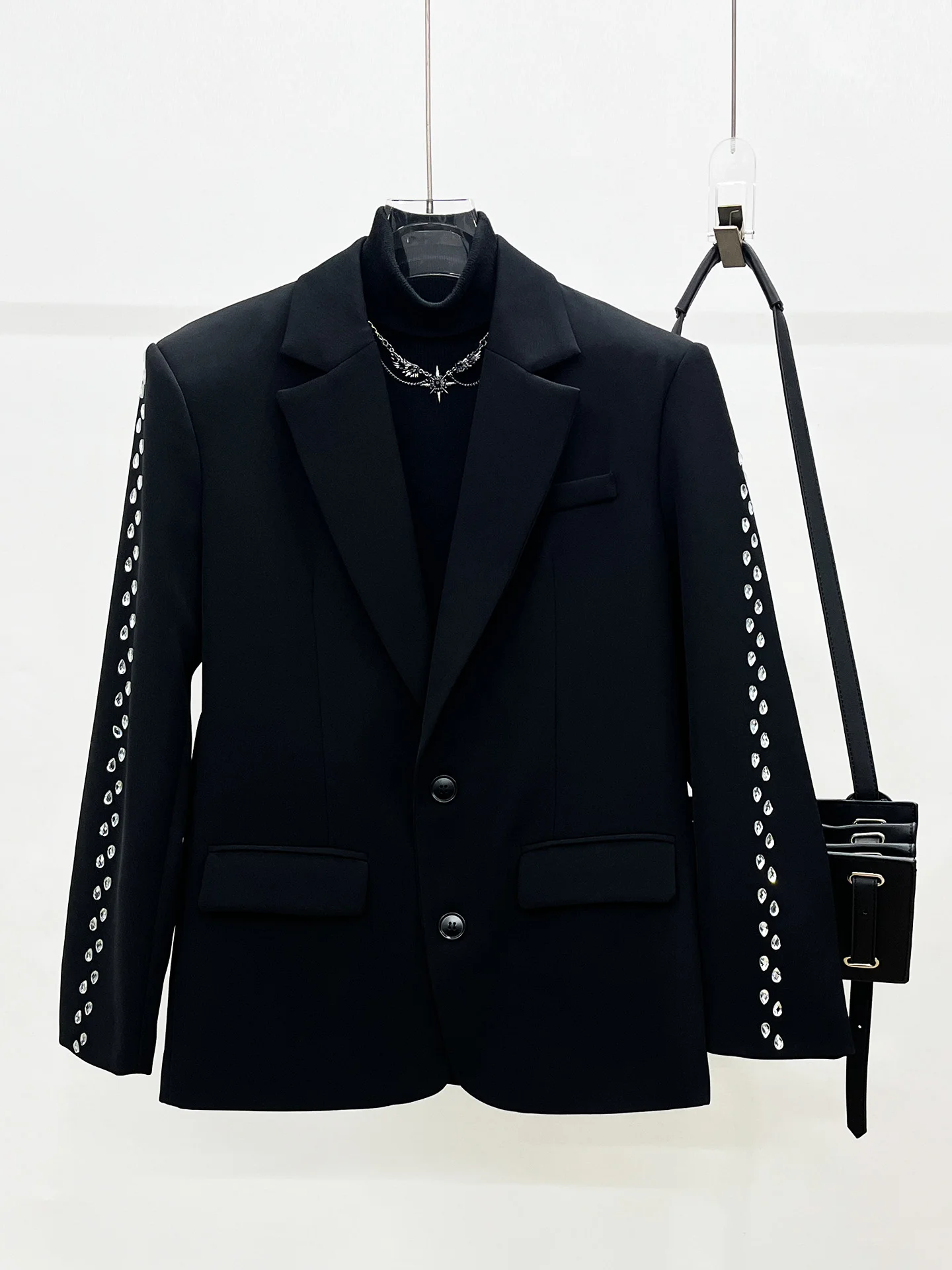 2025 New Men's Faion Heavy-Work Design oulder-Padded Suit Jaet Korean Sle Trendy And Haome Long-Sve Casual Coat
2025 New Men's Faion Heavy-Work Design oulder-Padded Suit Jaet Korean Sle Trendy And Haome Long-Sve Casual Coat