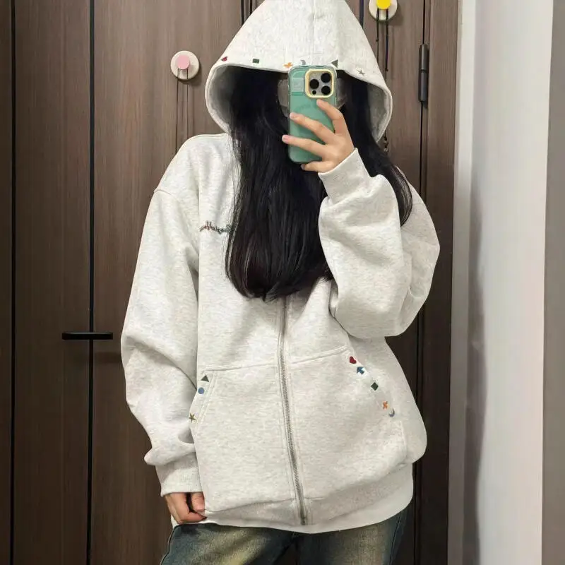 Женские осенние толстовки с капюшоном, уличная одежда, толстовки, куртка-кардиган, ретро, винтажная, с цветной вышивкой, повседневные свободные топы Bf, High Street
Женские осенние толстовки с капюшоном, уличная одежда, толстовки, куртка-кардиган, ретро, винтажная, с цветной вышивкой, повседневные свободные топы Bf, High Street